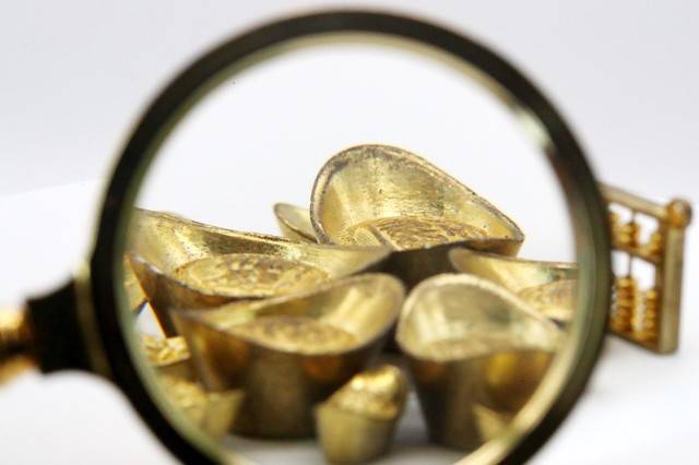 黄金价格波动：影响因素及预测方法